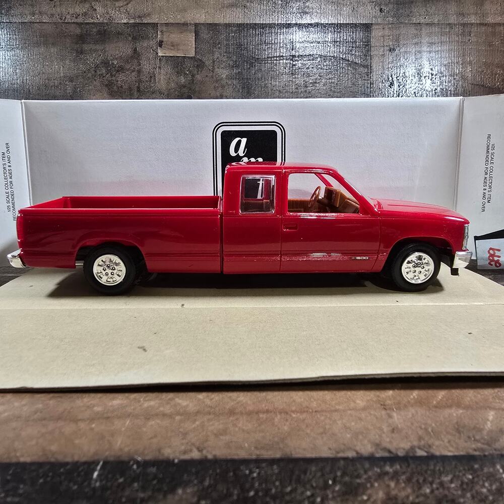Ertl AMT 1993 Chevy C-1500 Extended-Cab Victory Red Dealer Promo